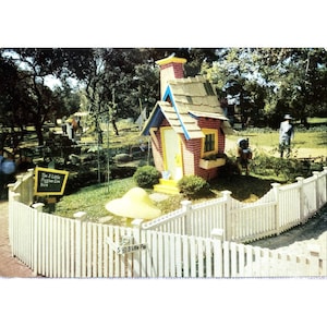 VTG Postkarte Haus der drei kleinen Schweinchen Kinder Märchenland Oakland CA