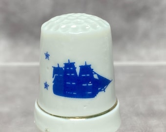 ミネソタ州のお土産、金の縁取りと州地図のデザインが施された磁器の