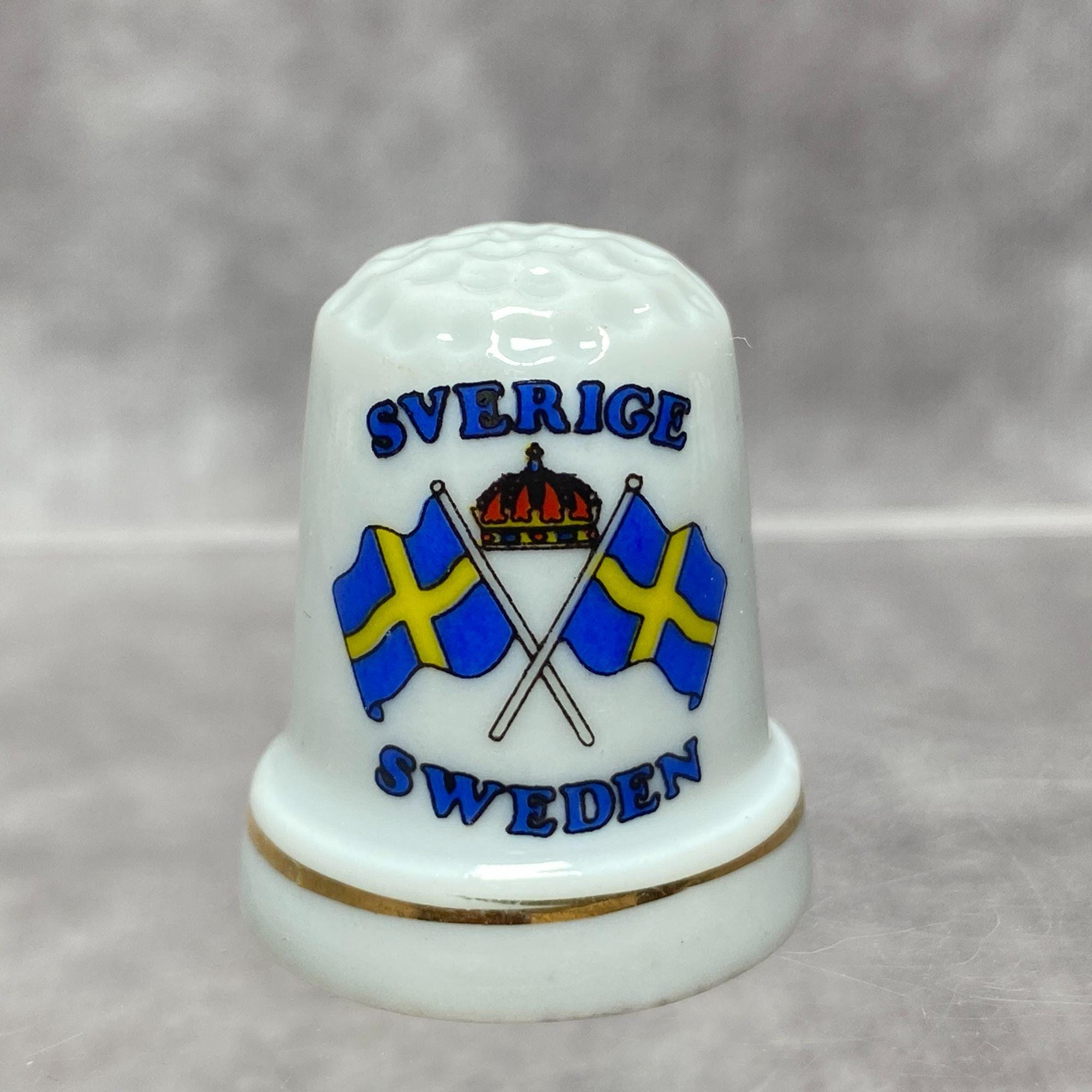 Vintage Swedish Ceramic Thimble With Sverige Sweden Flags Design & Gold Trim