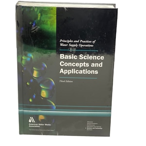 Puede incluir: Un libro negro y azul titulado "Basic Science Concepts and Applications, Third Edition" de la American Water Works Association. El libro trata sobre los principios y las prácticas de las operaciones de suministro de agua.