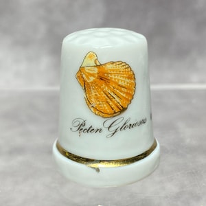 gold goblet wine glasses 7 oz 1-Piece Gold Glitter Plastic Disposable Wine Goblet - 8 Pack main image 1
