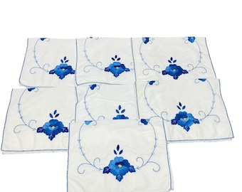 7 manteles individuales rectangulares de algodón con bordado floral en blanco y azul
