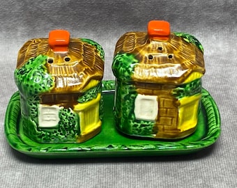 ヴィンテージの花柄セラミック製ソルト＆ペッパーシェーカー（フリル
