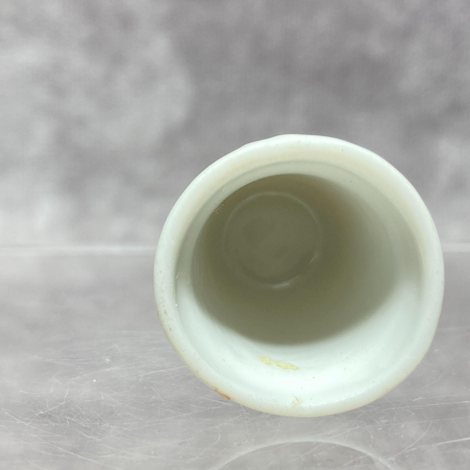 Porcelain Thimble Gold Trim & Scallop Shell Design Pecten Gloriosus by ...