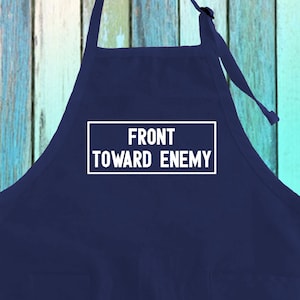 Front Toward Enemy Funny Saying Grilling BBQ Army Apron w/ Pockets| Best Chef Front Toward Enemy Funny Gifts Apron w/ Pockets