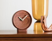 Classic round table clock