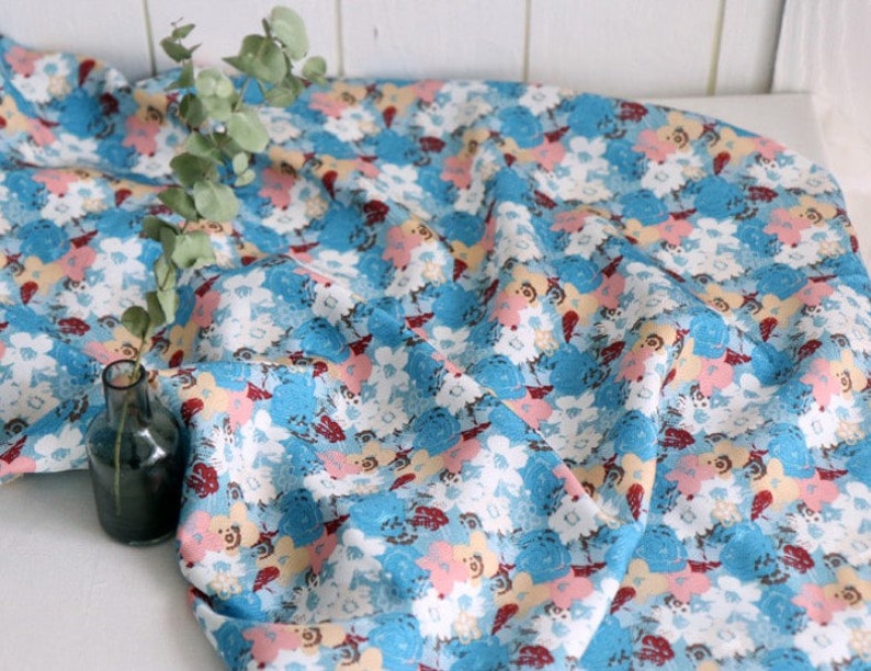 x 1 Yard: 35.4 90cm Fabric Viscose Rayon Vintage floral pattern 110cm by 1 yard 106584