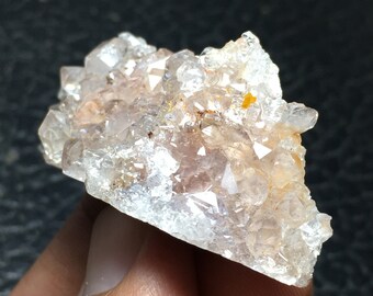 Amas de quartz clair naturel, colonne d'énergie, échantillons de minéraux, pointes de cristal, tour de cristal. Taille 56x25x20 mm