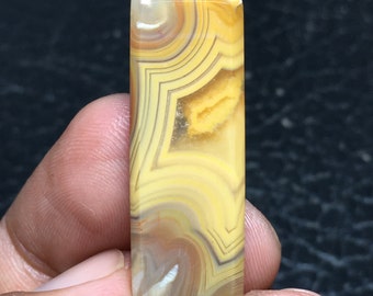 Cabochon en cornaline et agate annelée, dimension 35 x 13 x 5 mm