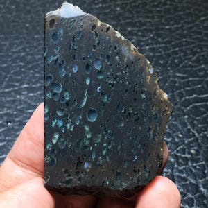Amygdaloide Achat Unpolierte Scheibe 57x39x8 mm