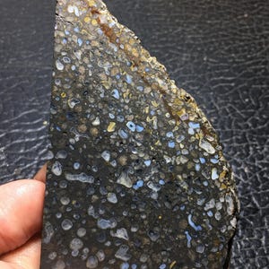 Amygdaloide Achat Jaspis Unpolierte Scheibe 101x70x7 mm