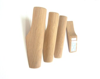 Set of 2 self-adhesive wall hooks made from oak