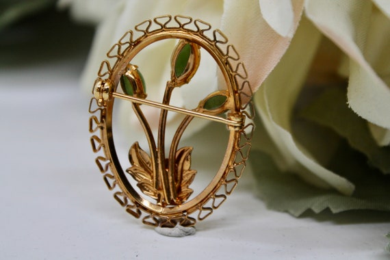 Vintage oval gold tone filigree and faux jade flo… - image 8