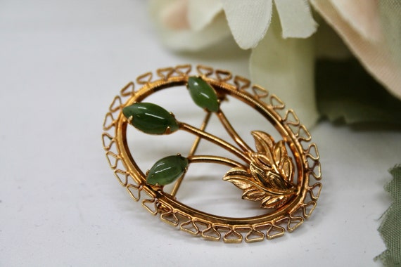 Vintage oval gold tone filigree and faux jade flo… - image 6