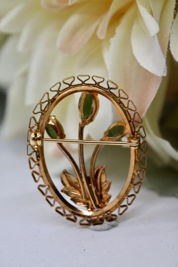 Vintage oval gold tone filigree and faux jade flo… - image 10