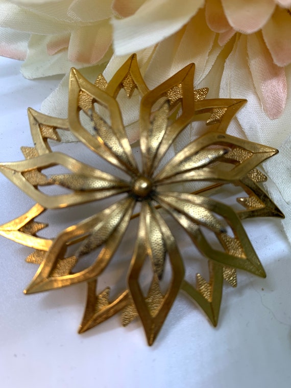 Vintage Monet large matte gold tone open flower d… - image 10