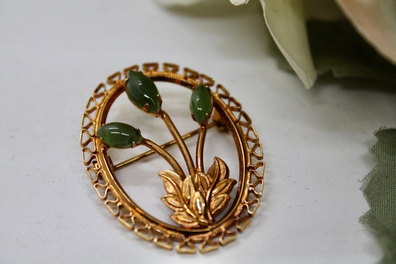 Vintage oval gold tone filigree and faux jade flo… - image 5