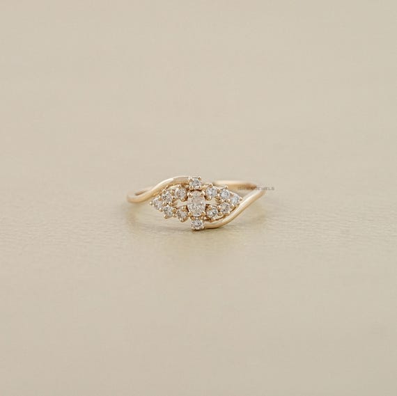 Runder Natürlicher Diamant-Cluster-Herrenring Aus 18 Karat Gold Mit Geripptem Schaft
