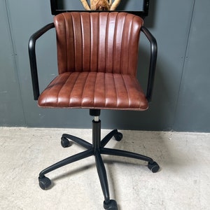 Ribbed Leather Office Swivel Chair – Tan