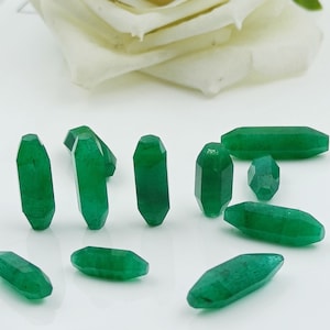 Raw Emerald Crystal, natuurlijke groene smaragd ruw, A Grade Emerald Crystal, zeshoekige vorm Emerald Rough, Emerald Rough geboortesteen, cadeau