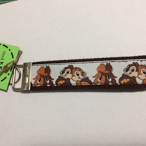 Llavero con el personaje Chip 'n Dale Chipmunk de Disney, llavero de pulsera, cinta de grogrén con cincha de algodón negra, marrón o tostada con herrajes plateados