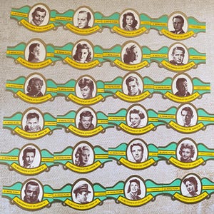 set van 24 filmsterren van sigarenbandjes uit de jaren '50. Elke band heeft een andere acteur of actrice. Verschillende kleuren