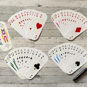 Carte da gioco alte, di dimensioni dispari. 52, vintage moderno. Leggere e sottili, in plastica.