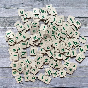 Set van 225+ vintage karton, groene cijfers, lettertegels voor junkjournaling, scrabble