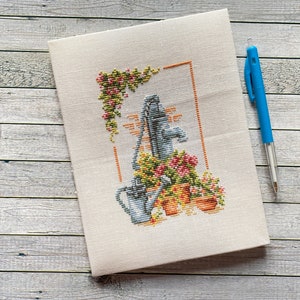 ウォーターポンプ、ヴィンテージクロスステッチ完成、刺繍、庭、花、アート、ジャンクジャーナルの飾り、フレームに入れる、花束