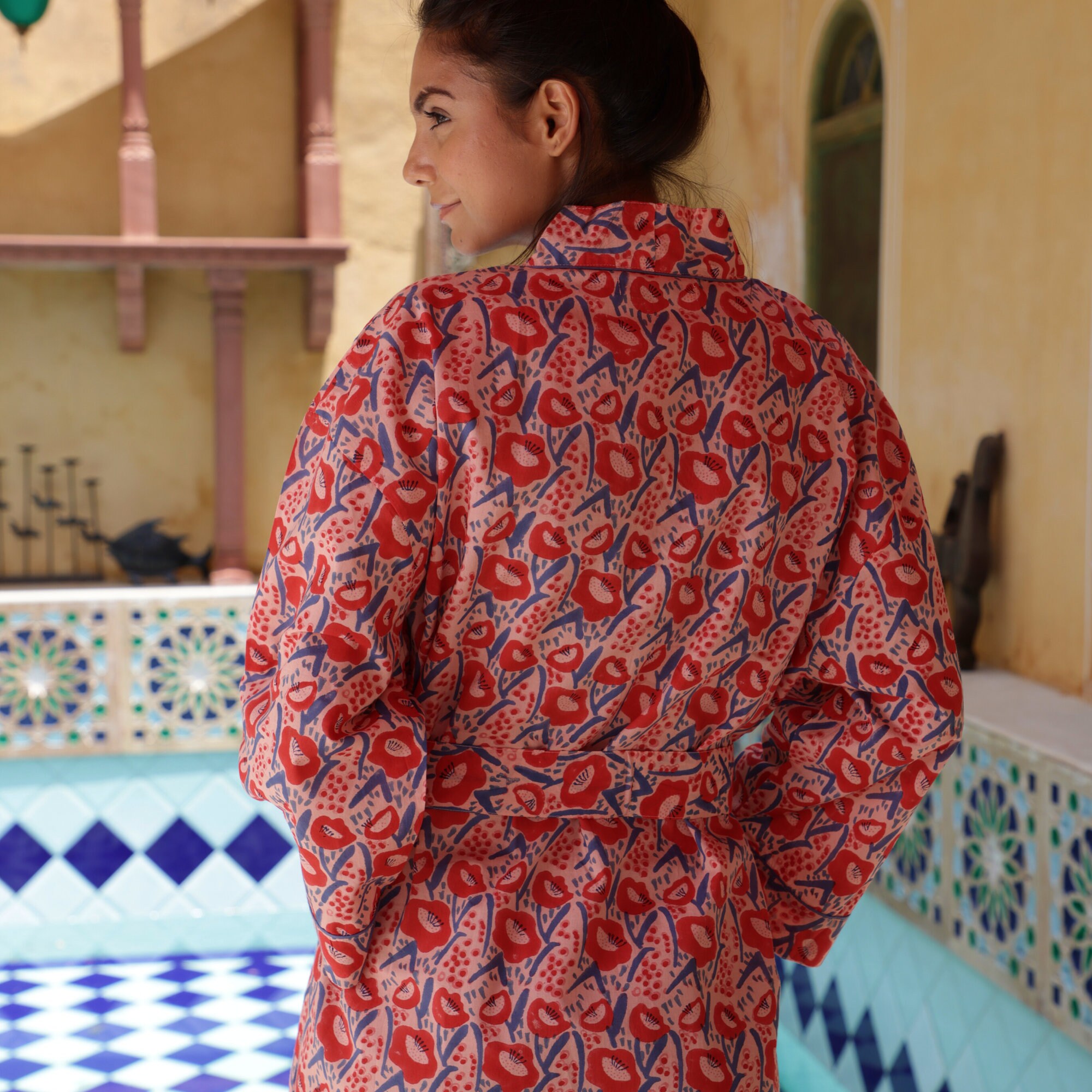 Banyan Floral banyan Dressing gown, Dressing gown of cotton printed with  floral pattern in block print, with raised collar and lapel. Model: Fitted,  with tight-fitting lon - Album alb4485532
