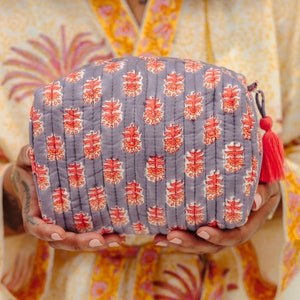 Borsa per il trucco in cotone trapuntato / Borsa per cosmetici / Fatta a mano / Borsa da toeletta / Regalo ideale / / Piccola borsa da lavaggio per donna / Stampa a blocchi