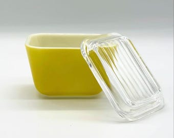 Vintage Pyrex 501B Yellow Refrigerator Dish with Clear Ribbed Lid