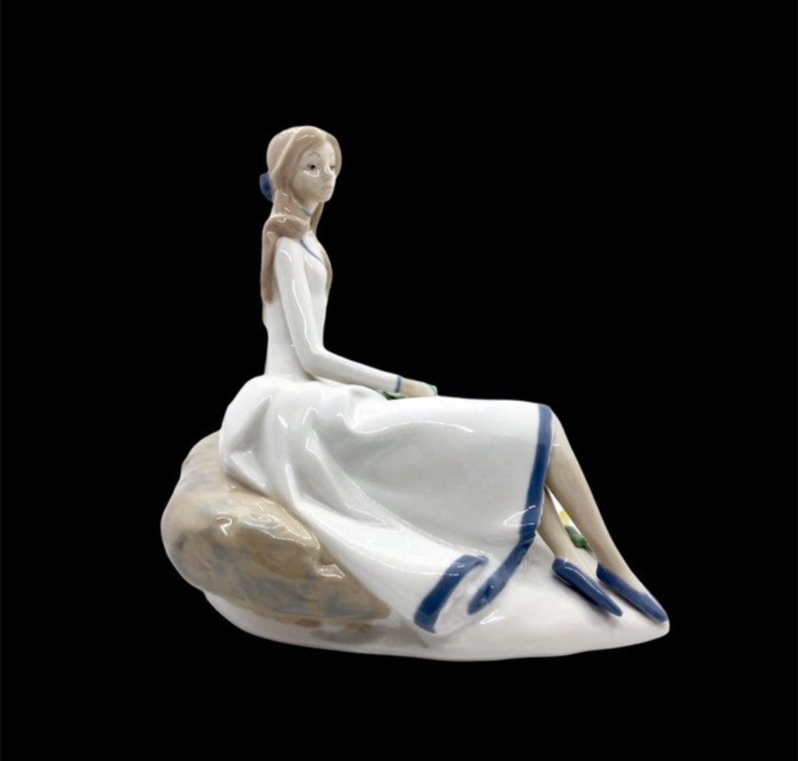 Vintage teresa the Tulip Maiden Porcelain Figurine, Signed by Fulgencio Garcia Lopez, Franklin
