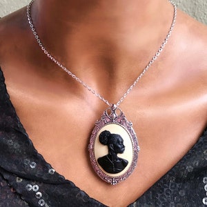 18 inch Silver Cameo Necklace-Brooch