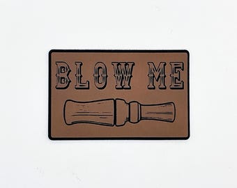 Écusson en similicuir cadeau de chasse amusant – Écusson pour cris de canard « Blow Me »