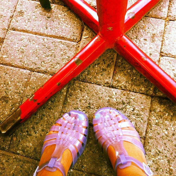 decjuba jelly sandals