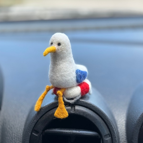 Handmade Wool Seagull Car Decor: Coastal Dashboard Figurine