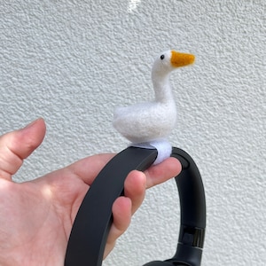 Felted goose headphone accessory Headphones decor Gamer gift for her Goblincore gaming accessories Streamer gift Goose gift image 2