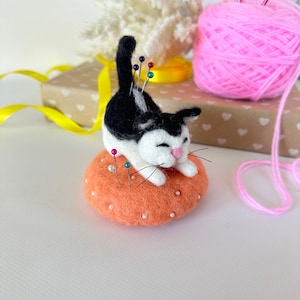 Funny cat on pillow big needle pincushion Cute needle felted pin cushion Handmade sewing pin cushion Cat lover gift Mom sewing gifts
