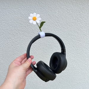 Felted daisy flower headphone accessory Floral accessories Headphones decor Gamer gift for her Goblincore gaming accessories Streamer gift