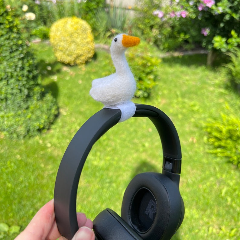 Felted goose headphone accessory Headphones decor Gamer gift for her Goblincore gaming accessories Streamer gift Goose gift image 7