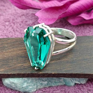 Anello a forma di bara verde in argento sterling 925, con gemma di apatite sfaccettata, regalo per donna.