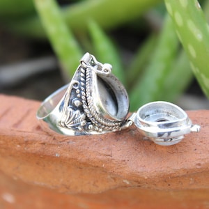 Mondstein Pear Box Ring: Versilbert Stash Ring