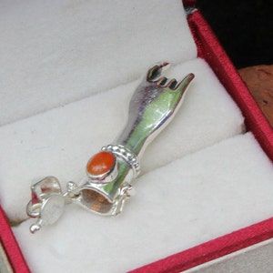 Schedelhandhanger, carneoolsteenhanger, verzilverde hanger, dooshanger, cadeau voor zomerdag|
