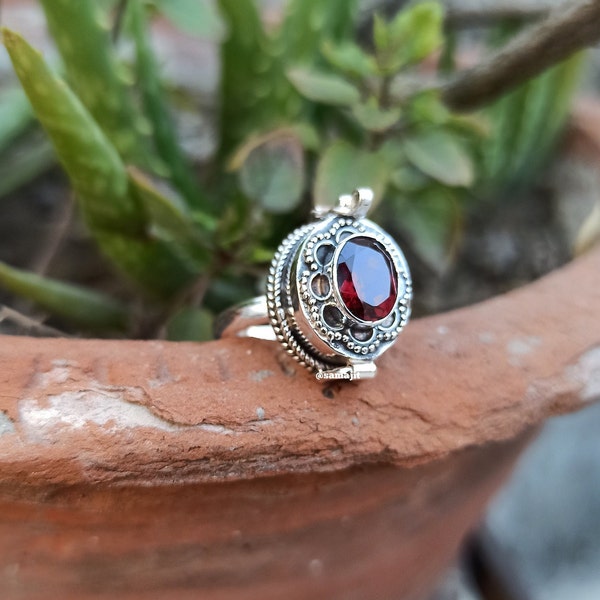 Garnet Poison Ring,925 Silver Plated Ring,Poisoner Ring,Valentine Ring,Handcraft Rings ,Poison Box Rings halloween gifts,christmas  gift