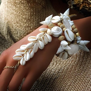Gold Hand Chain Beaded Bracelet, Hand Bracelet, Charm Bracelet, Shell Bracelet, Gold Filled Bracelet, Summer Jewelry, Gift for Her, Mom Gift