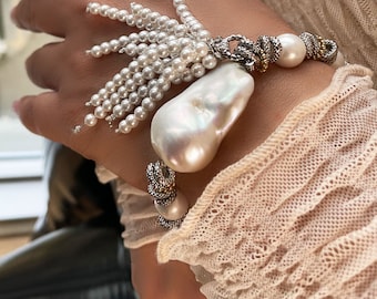 Oversized Baroque Pearl Matte Gold Toggle Bracelet | Ornate