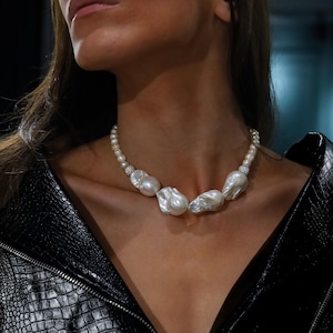Baroque Pearl Choker, Dainty Pearl Necklace, Statement Necklace, Beaded Necklace, Bridesmaid Gifts, Baroque Necklace, Gift for Her, Mom Gift