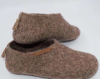 Νew felted slippers/Housewarming clogs/ Unisex clogs/Wool felted slippers/Eco friendly/House shoes/Gift/felt clogs/Cozy shoes/ felt shoes