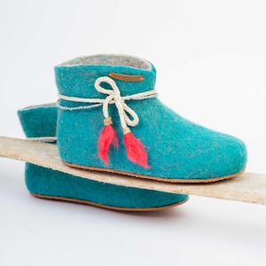 Women&#39;s natural felted slippers /Felted ankle boots